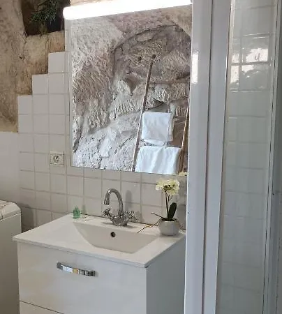 Des Perreyeurs - Maison Troglodyte Avec Vue Sur Loire Дом отдыха