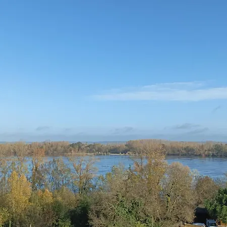 Des Perreyeurs - Maison Troglodyte Avec Vue Sur Loire 度假居
