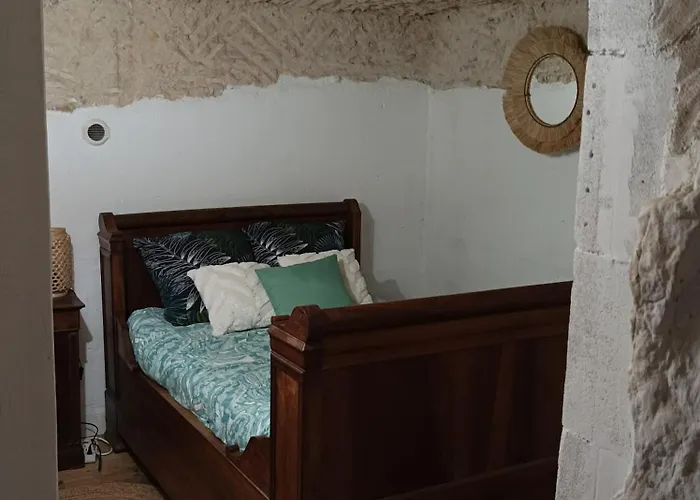 Des Perreyeurs - Maison Troglodyte Avec Vue Sur Loire
